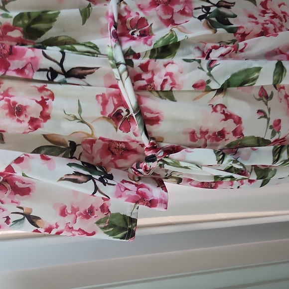 Woman's Robe - Picture 3 of 6